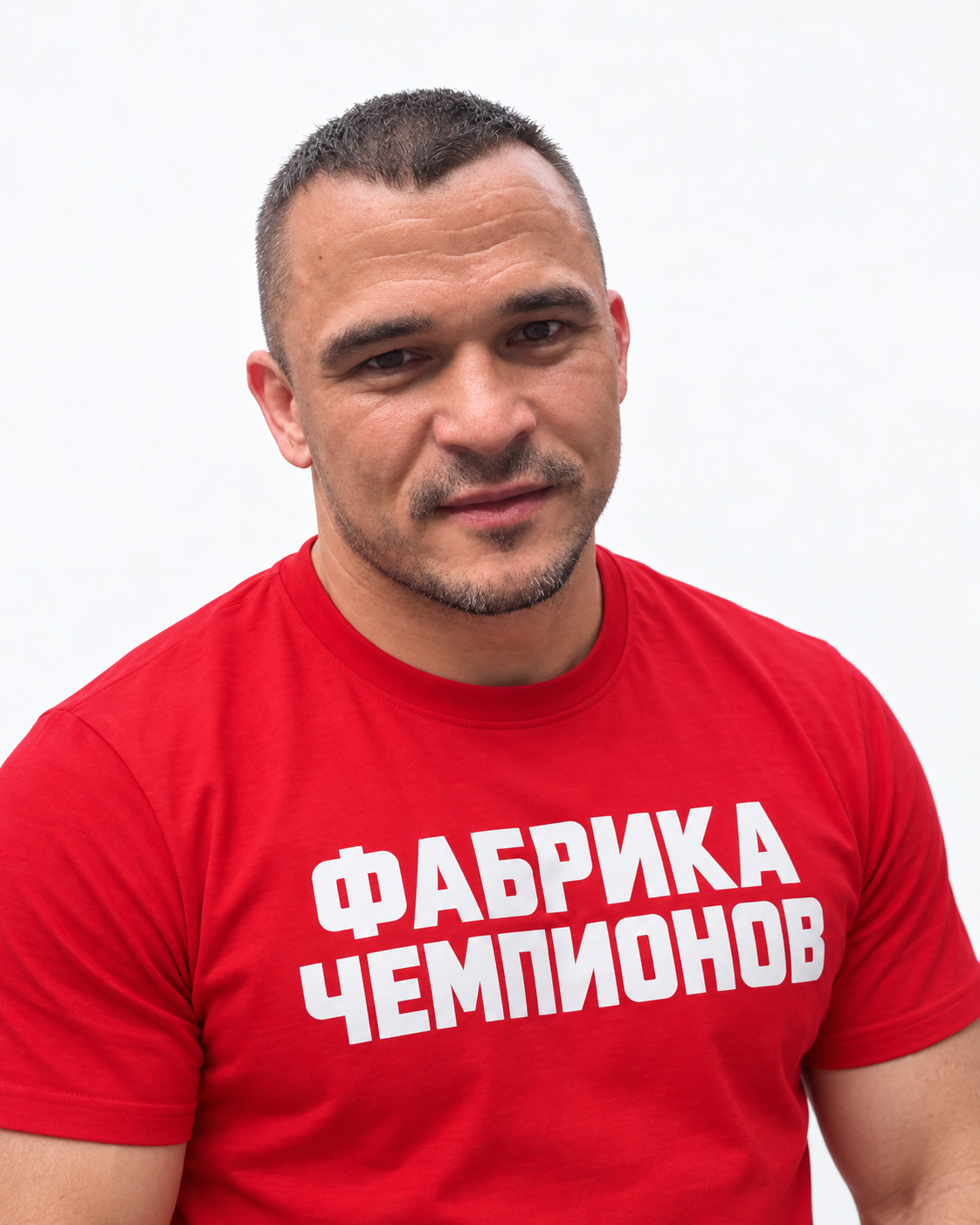 Никита Агеев в футболке «Фабрика чемпионов»